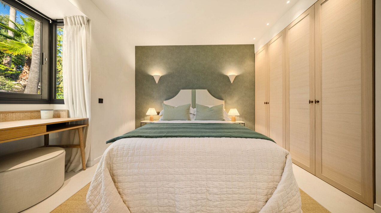 Exquisite single-level villa in renowned Golf Valley