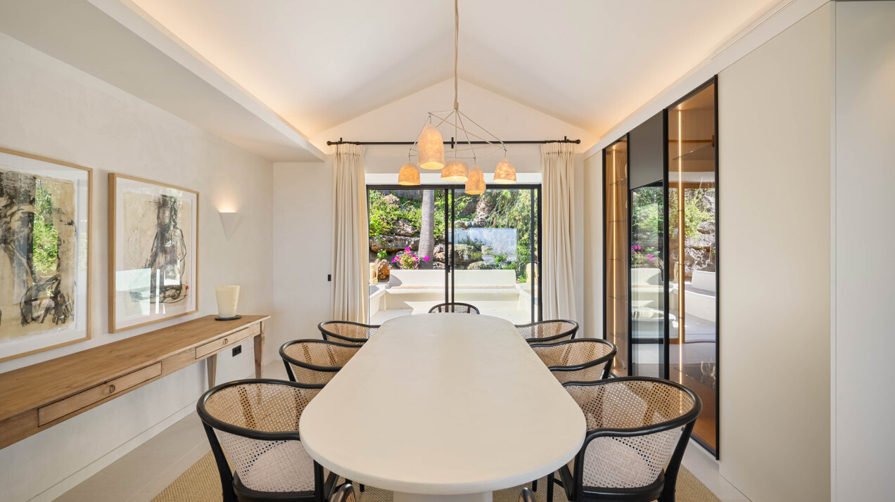 Exquisite single-level villa in renowned Golf Valley