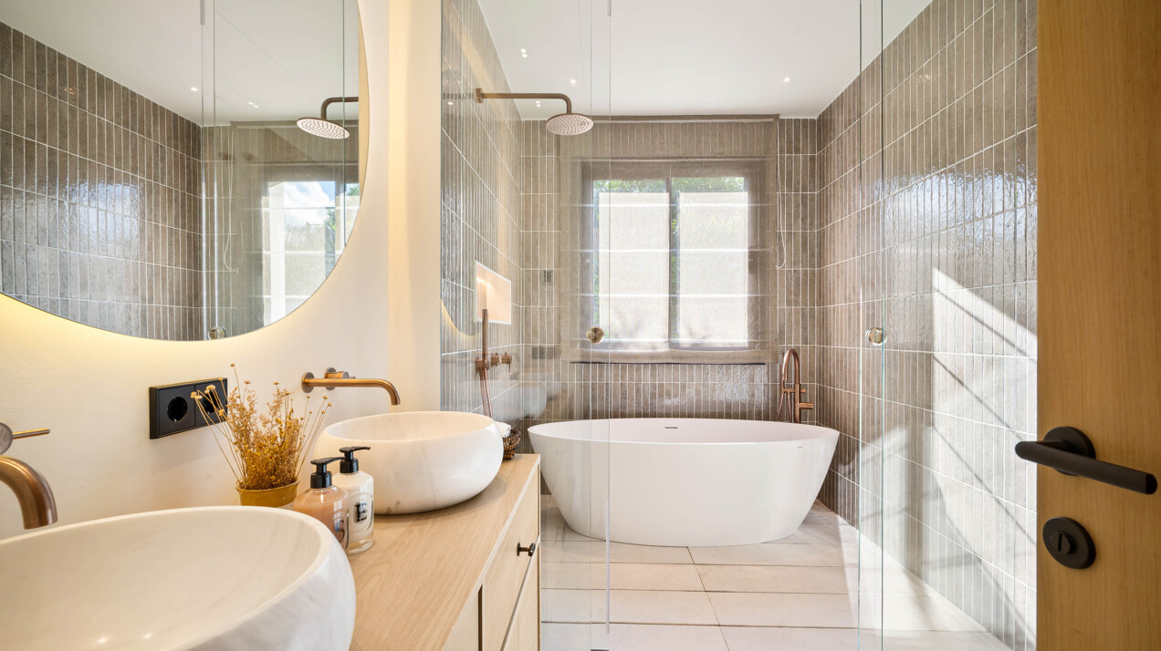 Exquisite single-level villa in renowned Golf Valley