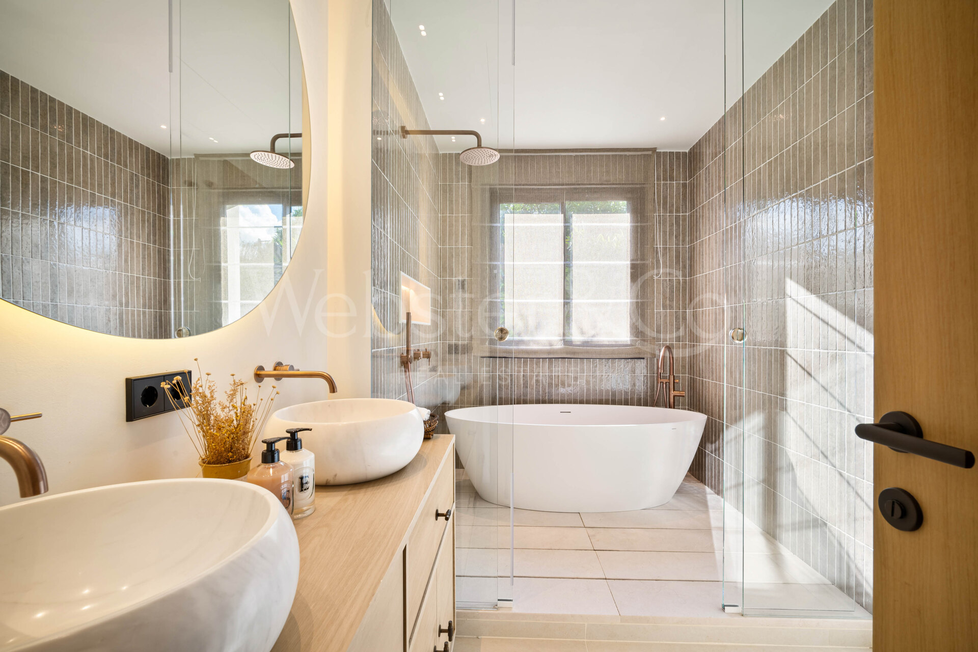 Exquisite single-level villa in renowned Golf Valley