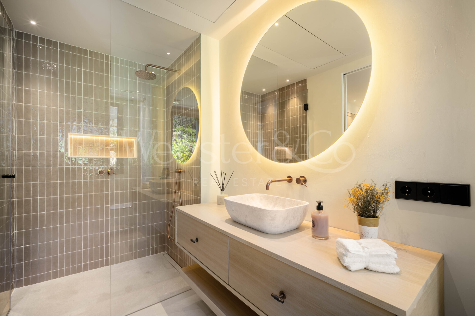 Exquisite single-level villa in renowned Golf Valley