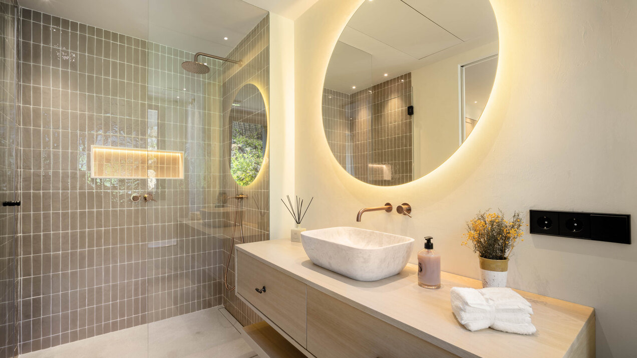 Exquisite single-level villa in renowned Golf Valley