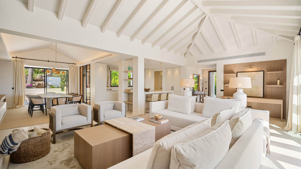 Exquisite single-level villa in renowned Golf Valley