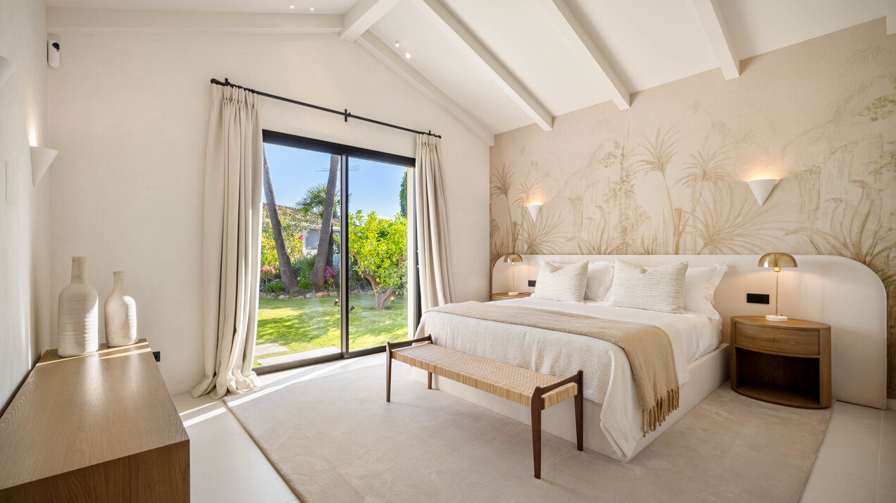 Exquisite single-level villa in renowned Golf Valley