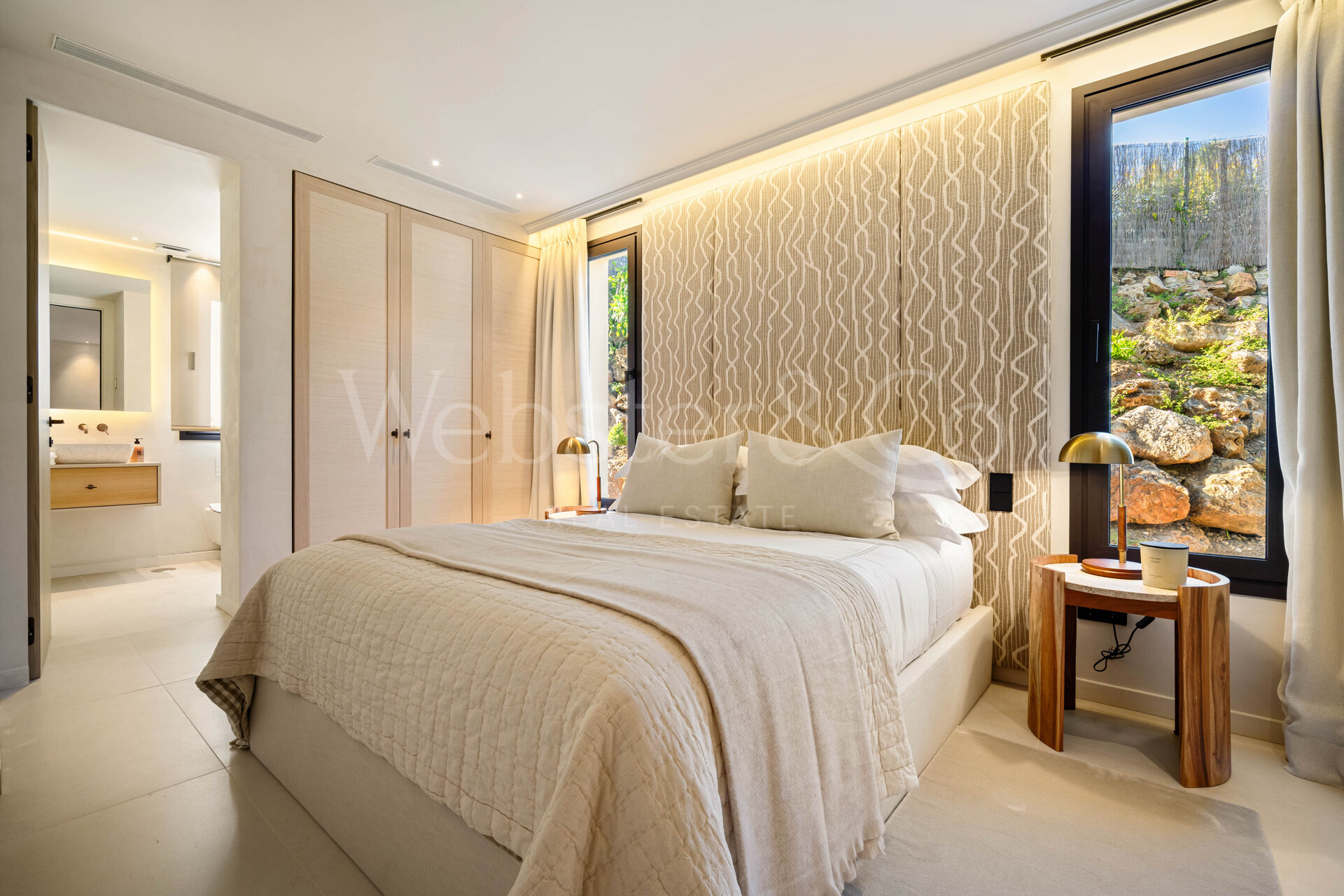 Exquisite single-level villa in renowned Golf Valley