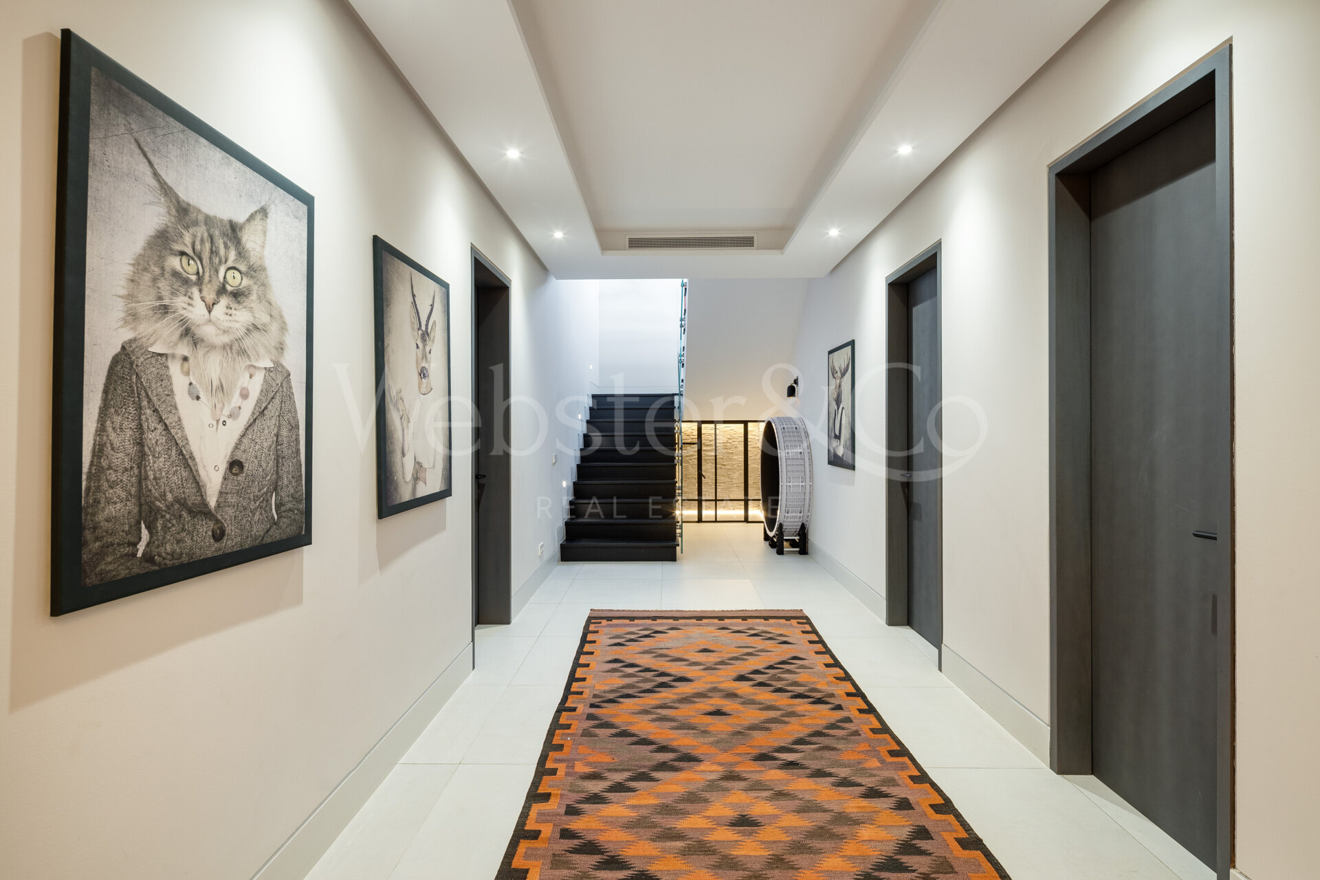 Perfectly positioned contemporary villa in Golf Valley