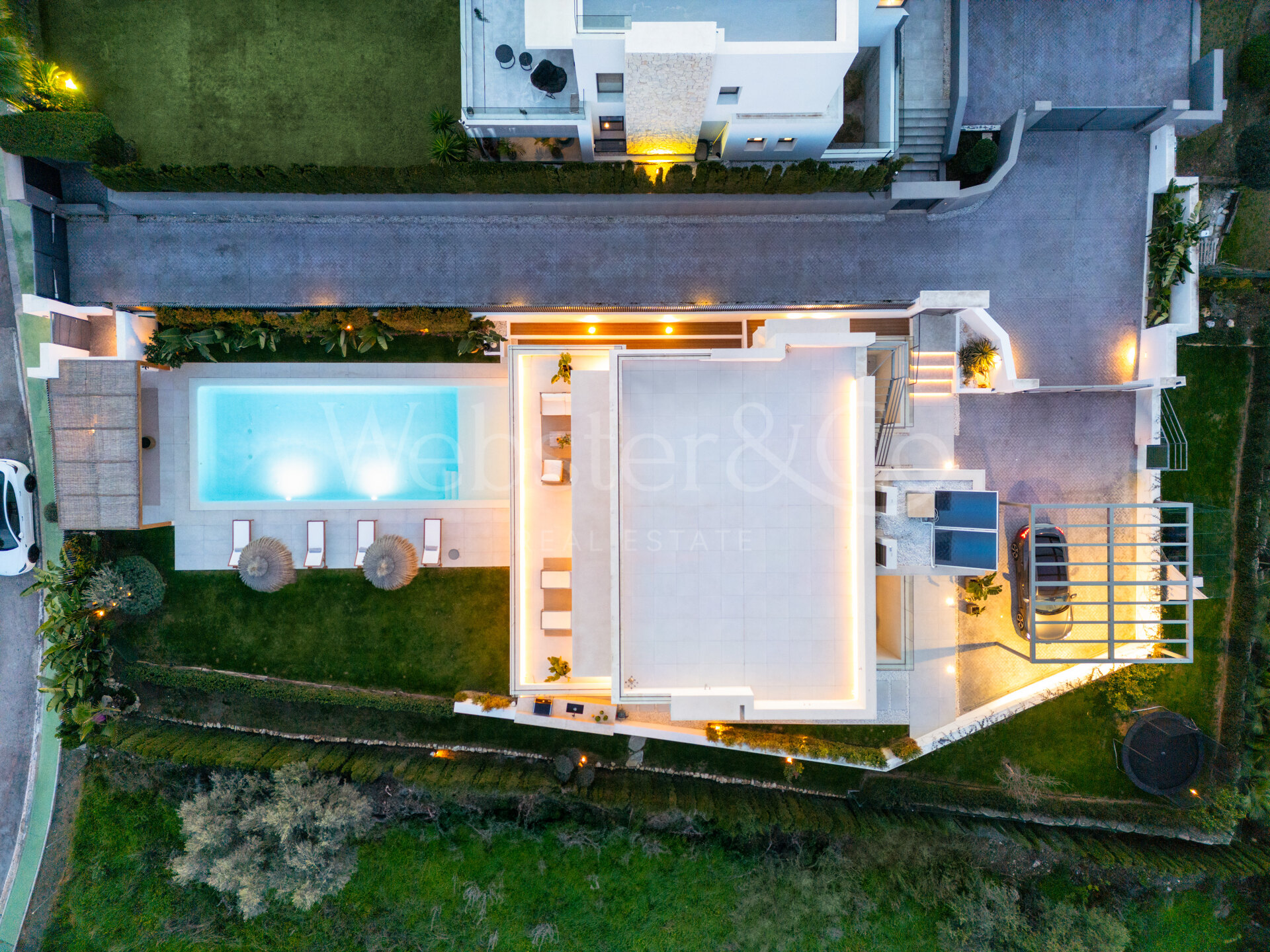 Perfectly positioned contemporary villa in Golf Valley