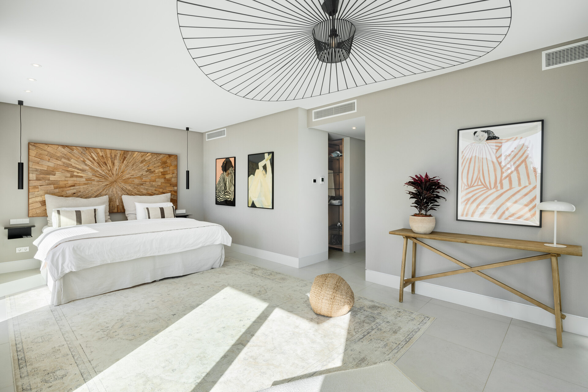Perfectly positioned contemporary villa in Golf Valley