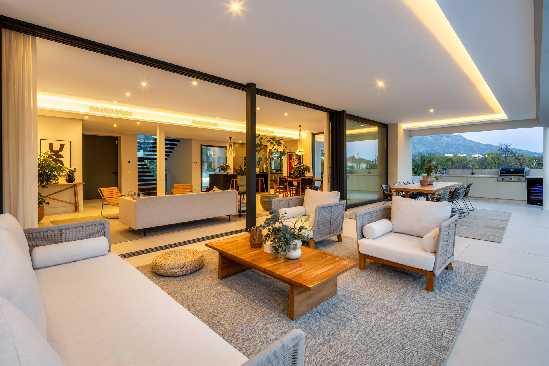 Perfectly positioned contemporary villa in Golf Valley