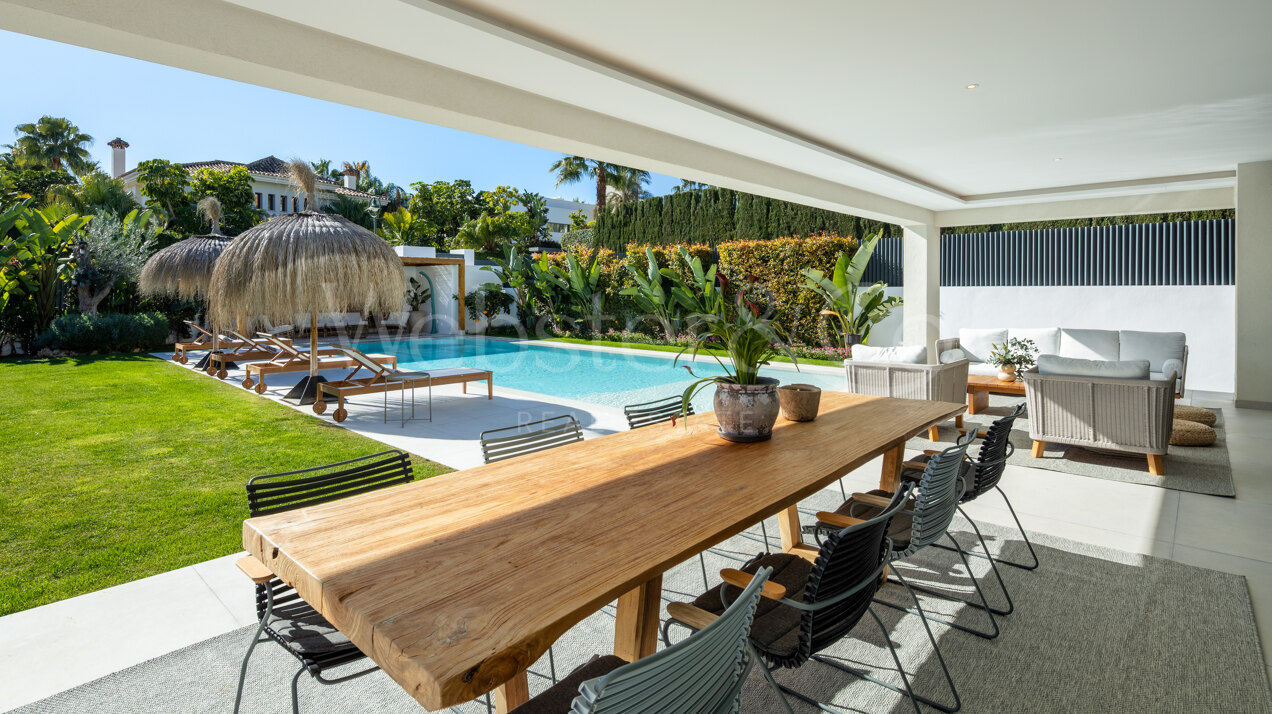 Perfectly positioned contemporary villa in Golf Valley