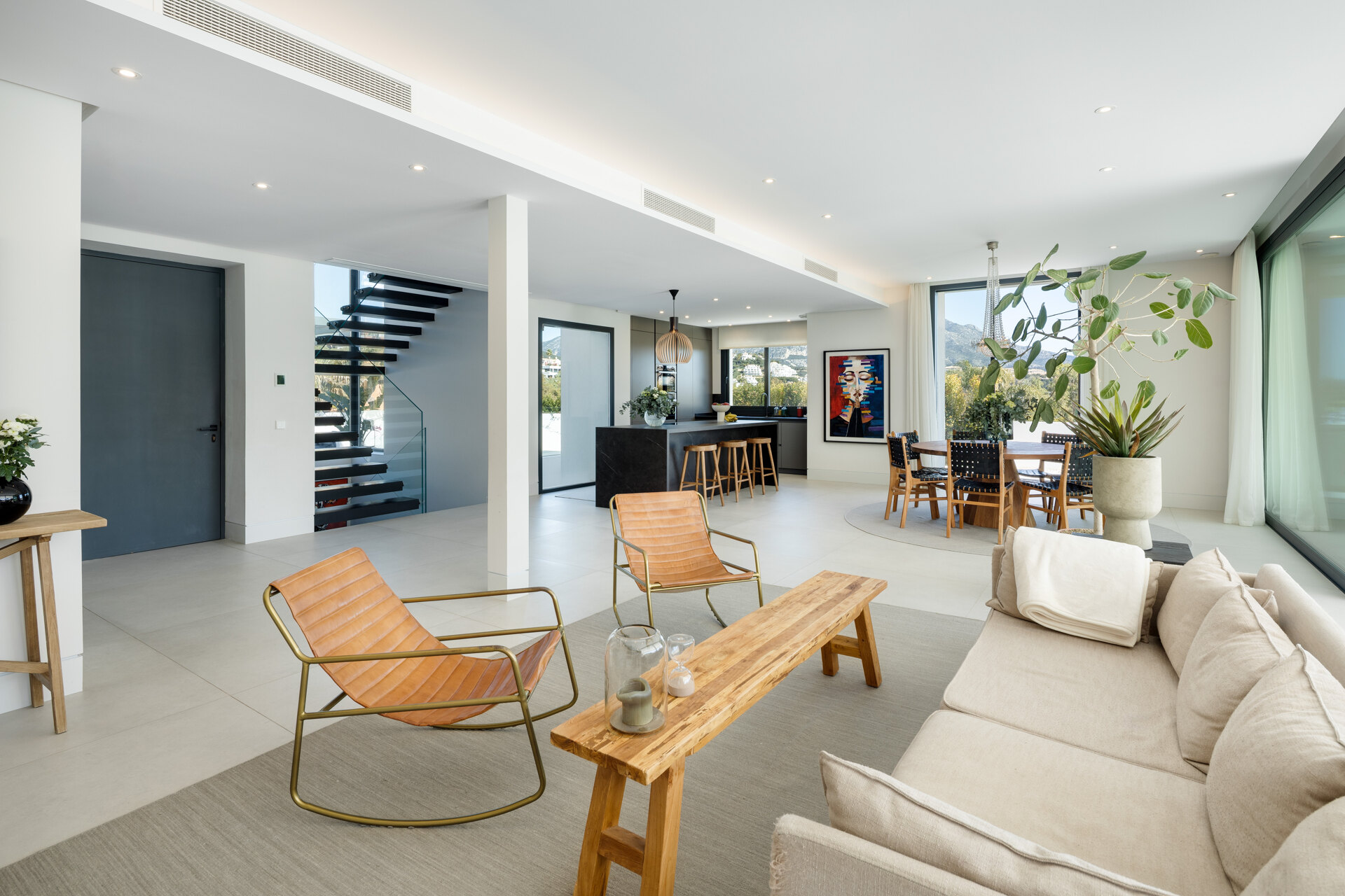 Perfectly positioned contemporary villa in Golf Valley