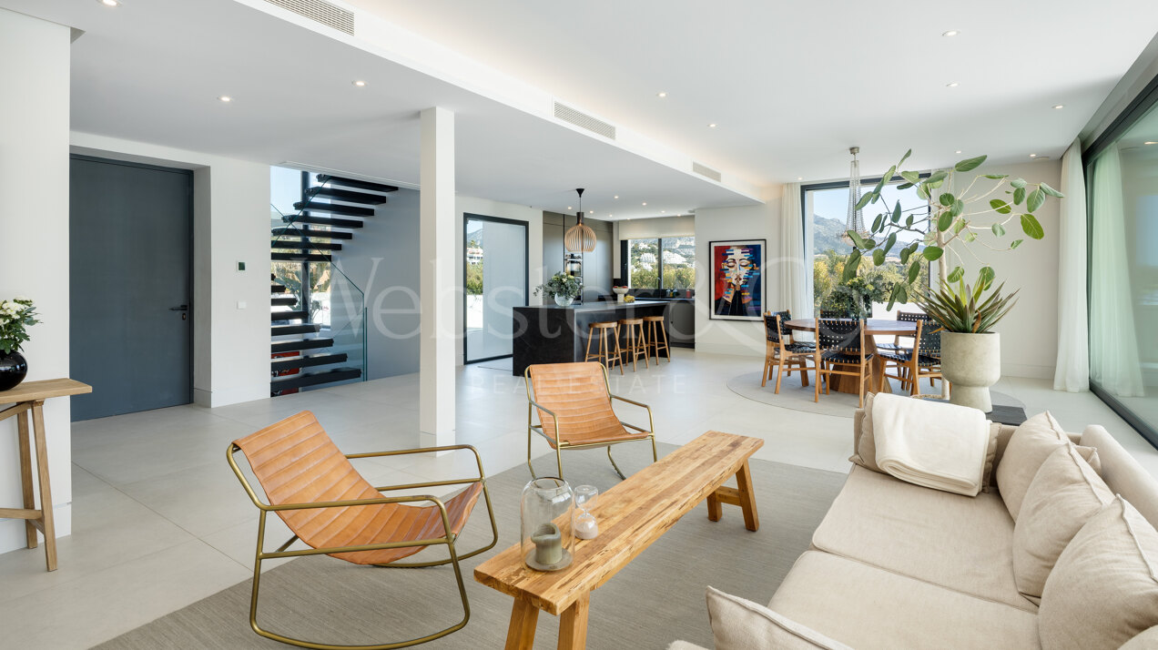 Perfectly positioned contemporary villa in Golf Valley