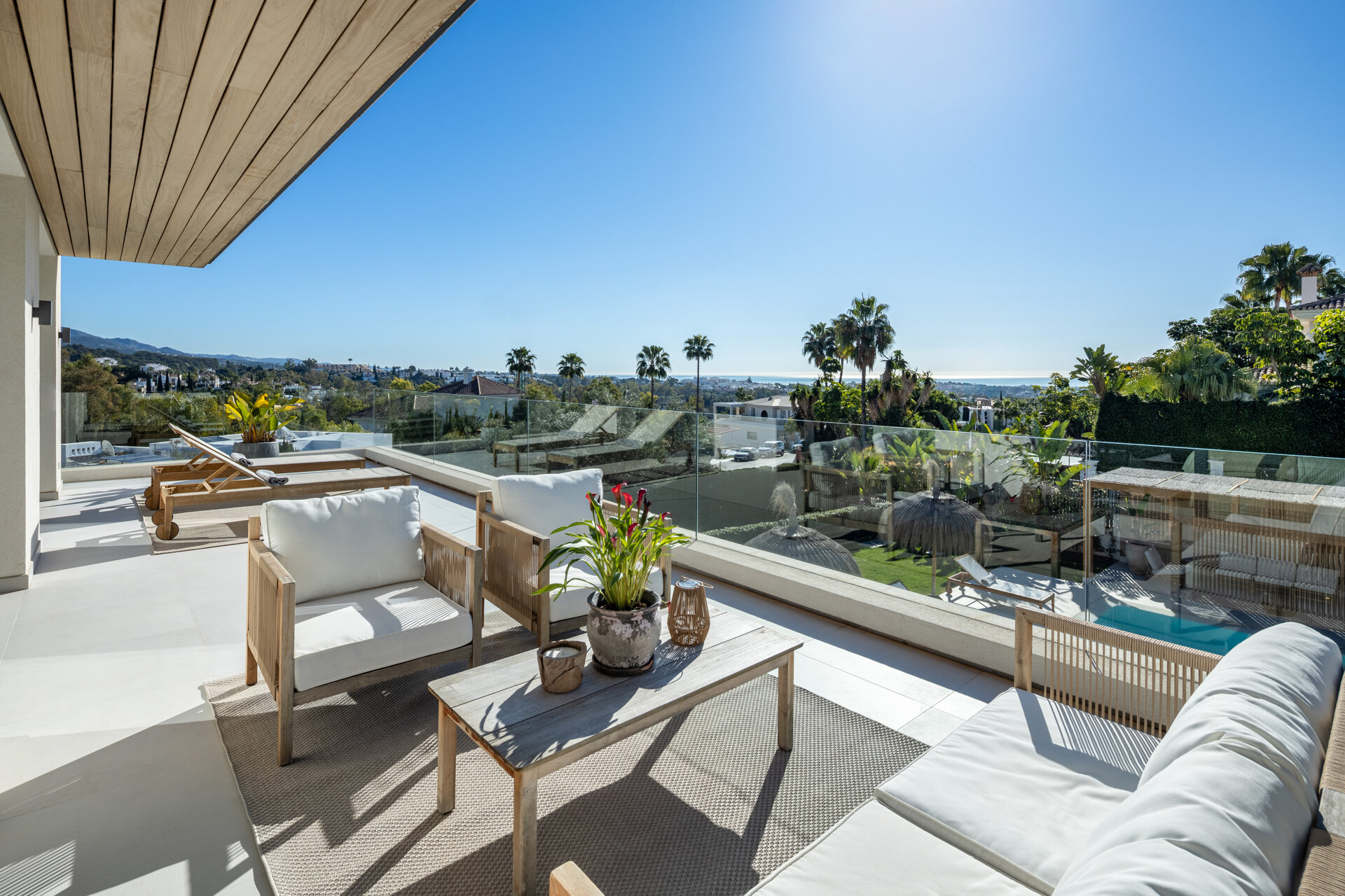 Perfectly positioned contemporary villa in Golf Valley
