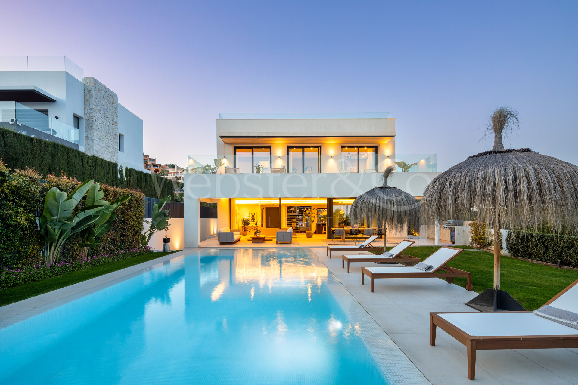 Perfectly positioned contemporary villa in Golf Valley