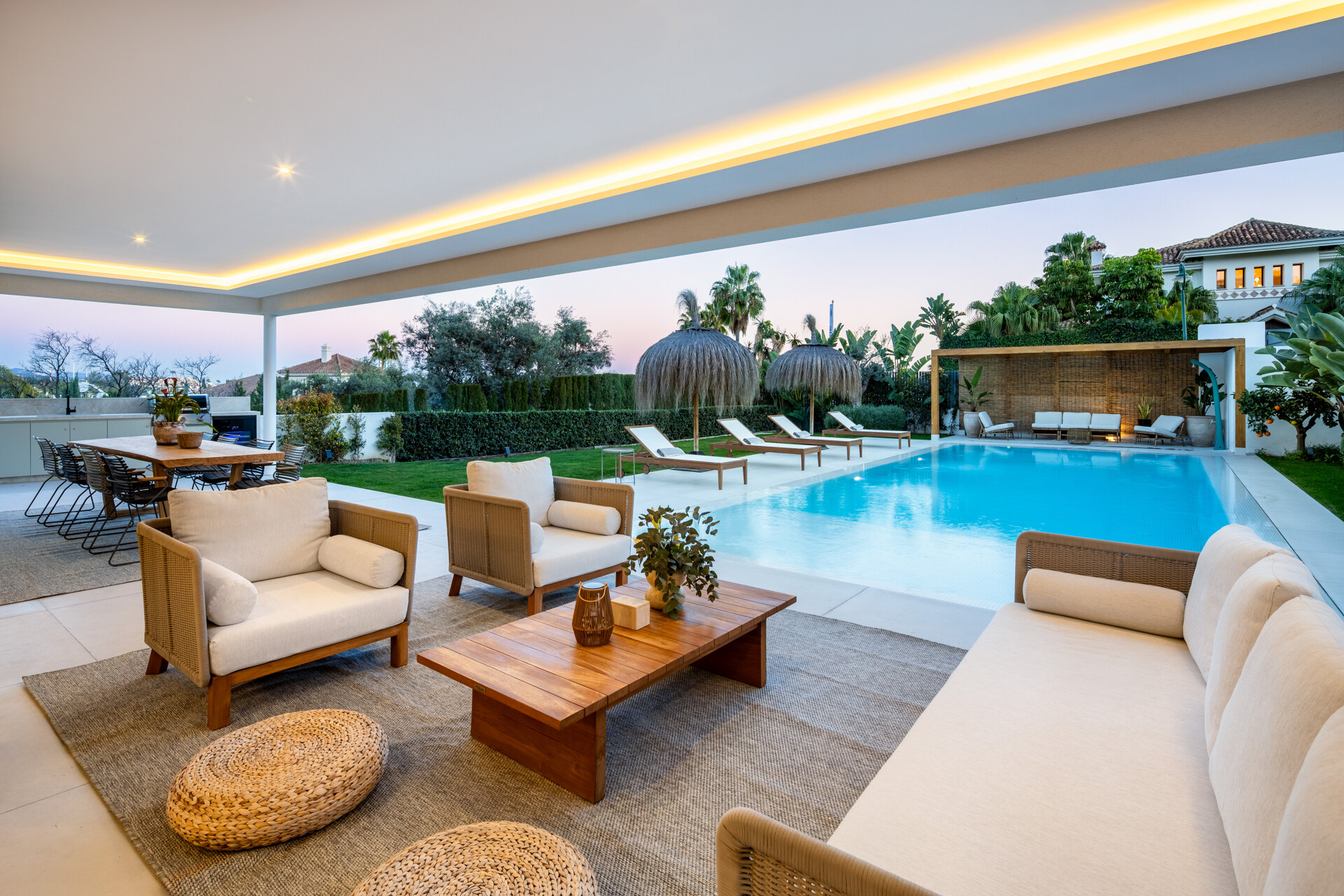 Perfectly positioned contemporary villa in Golf Valley
