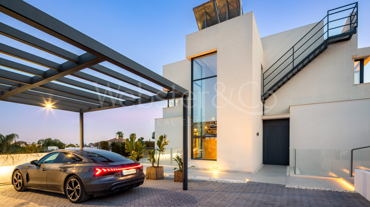 Perfectly positioned contemporary villa in Golf Valley