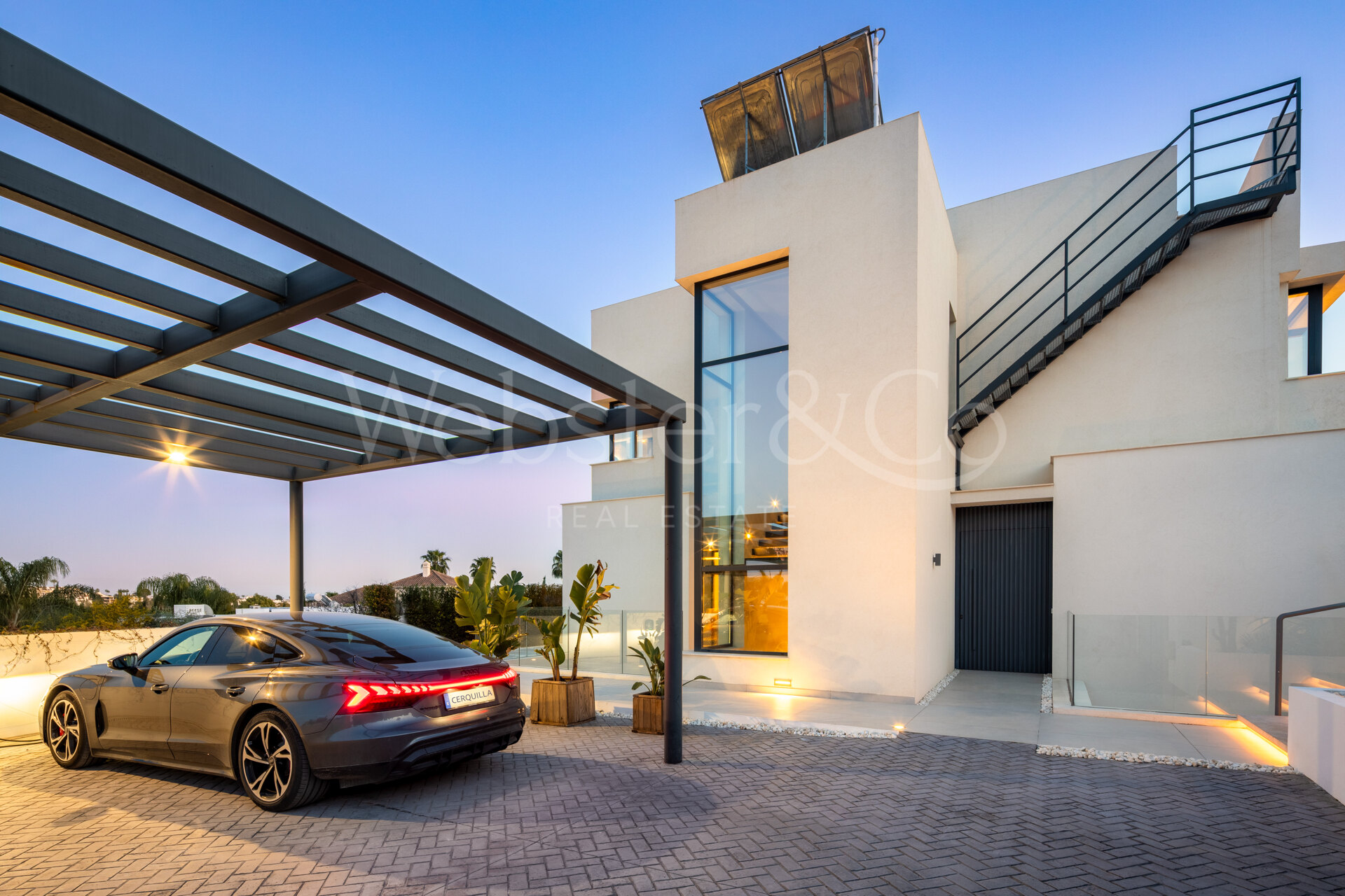 Perfectly positioned contemporary villa in Golf Valley