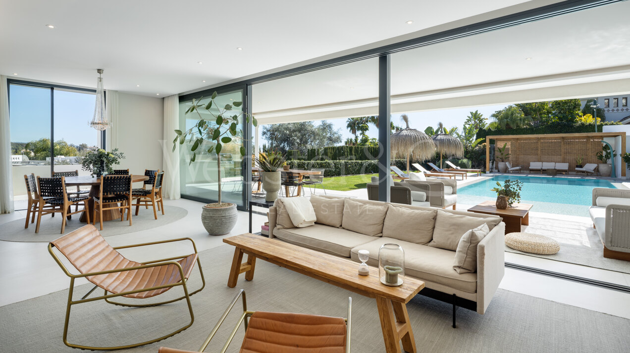 Perfectly positioned contemporary villa in Golf Valley