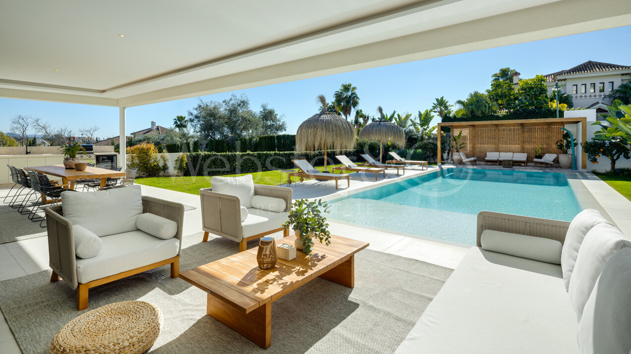 Perfectly positioned contemporary villa in Golf Valley