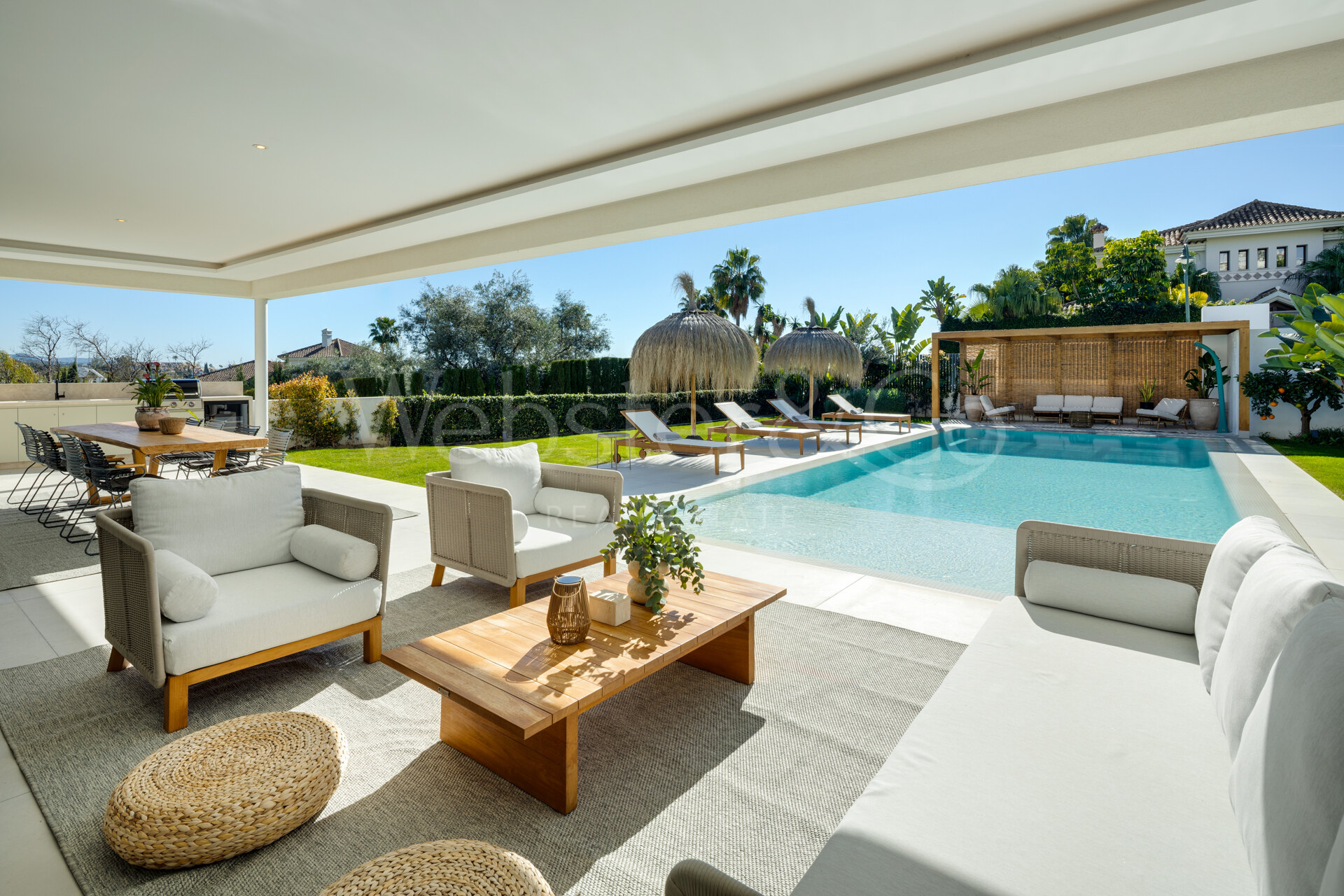 Perfectly positioned contemporary villa in Golf Valley