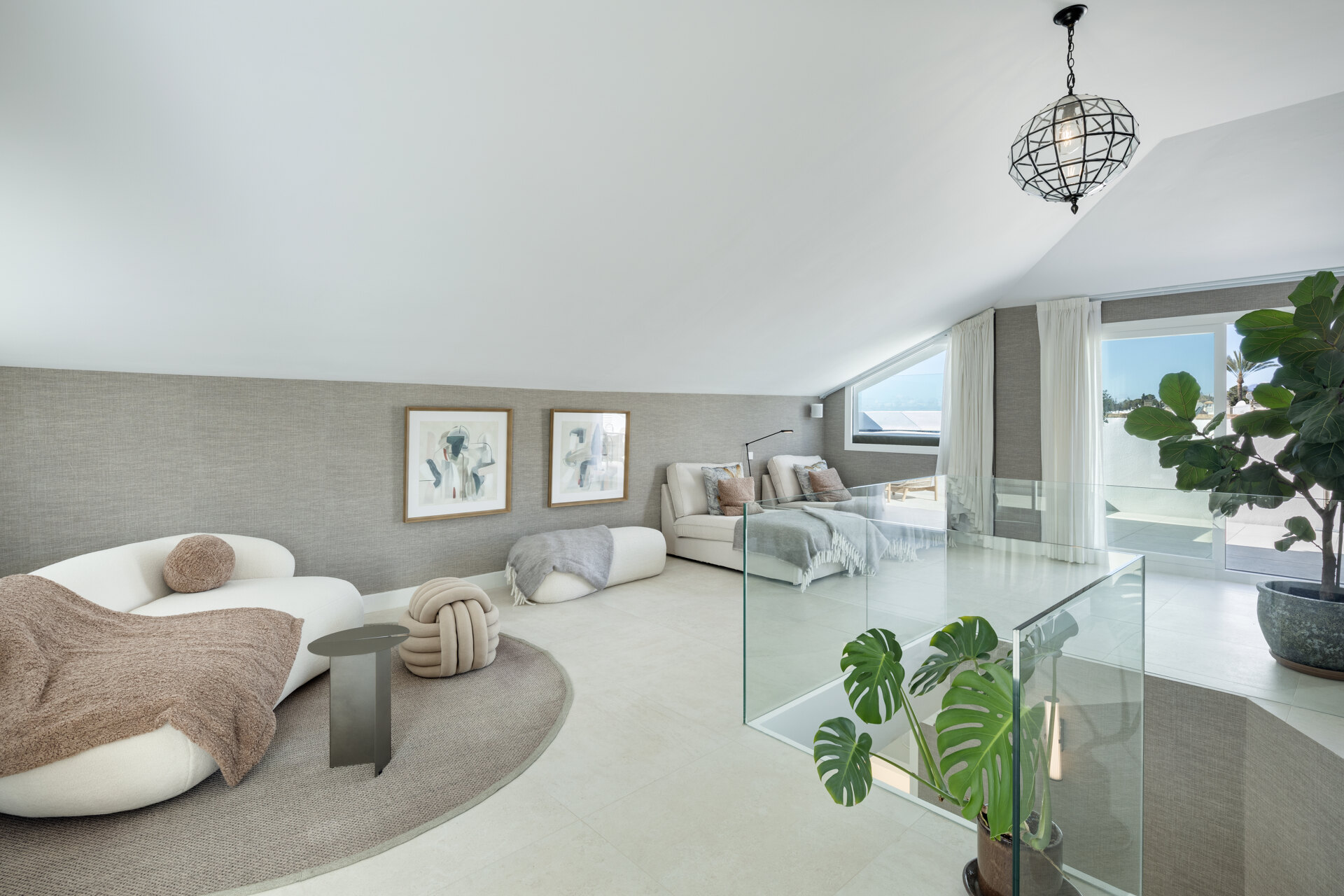 Fantastic duplex penthouse with panoramic views