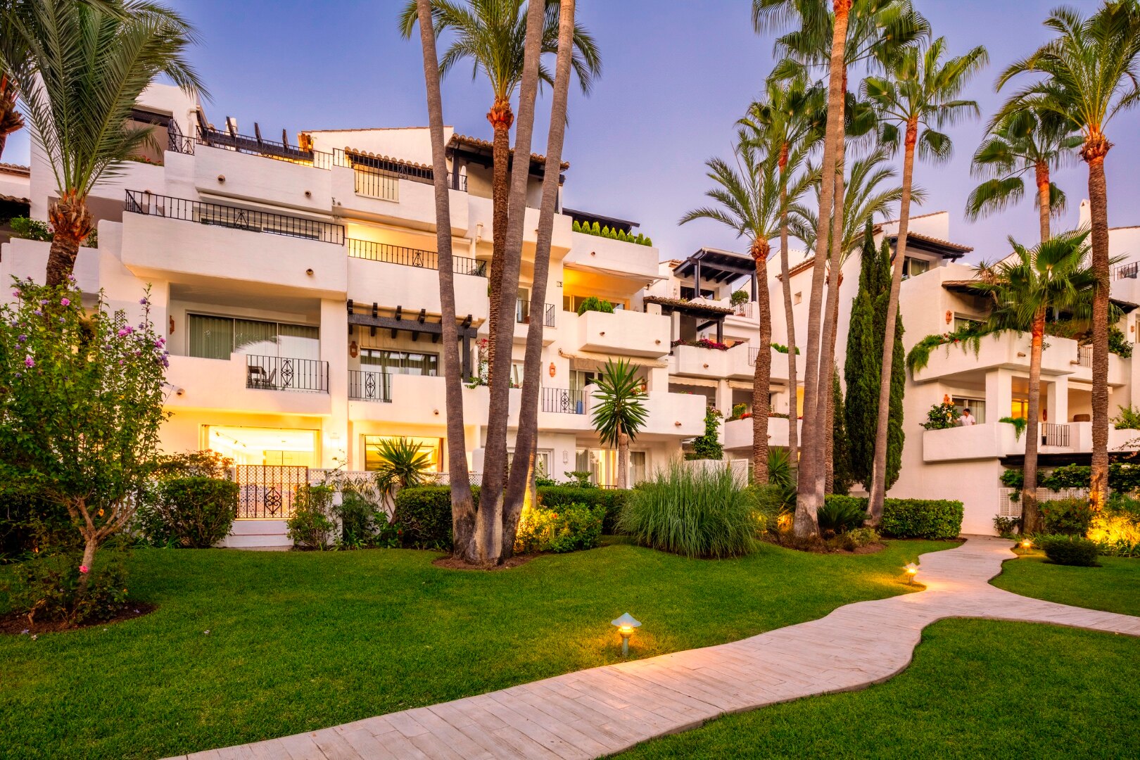 Contemporary beachside living at the Puente Romano