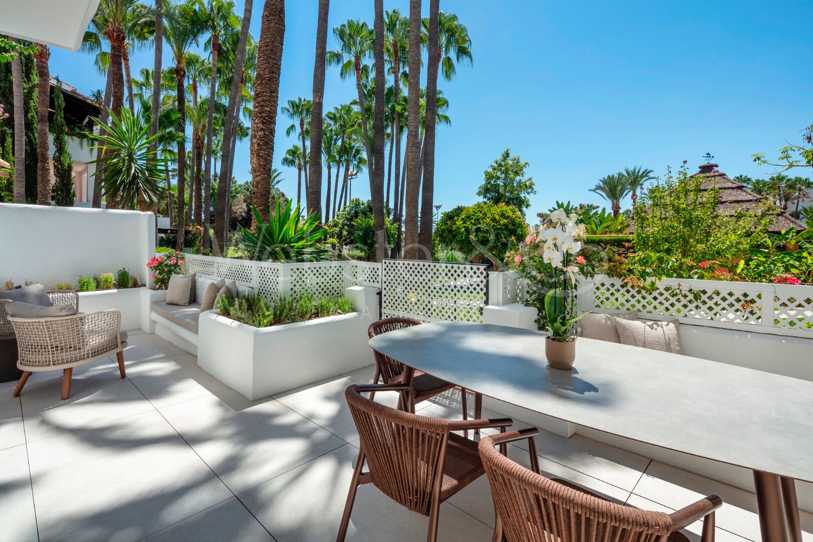 Contemporary beachside living at the Puente Romano