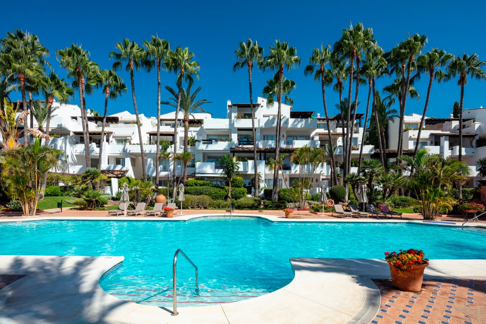 Contemporary beachside living at the Puente Romano