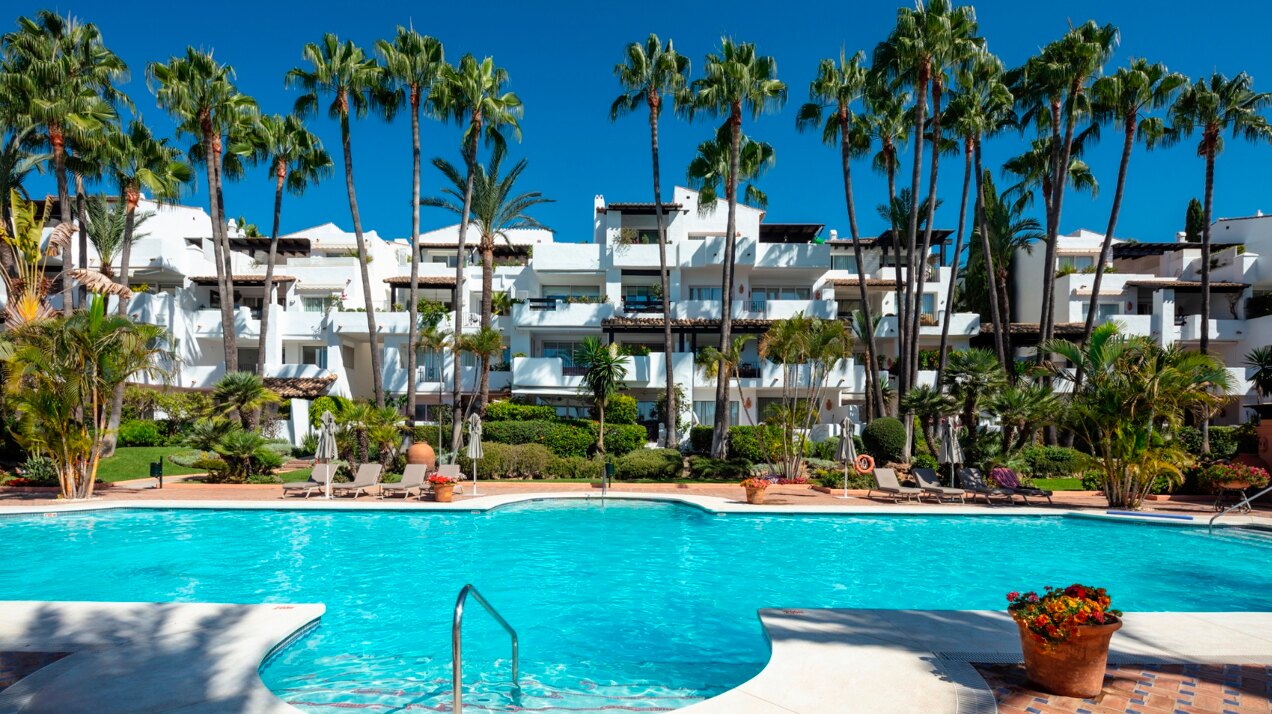 Contemporary beachside living at the Puente Romano