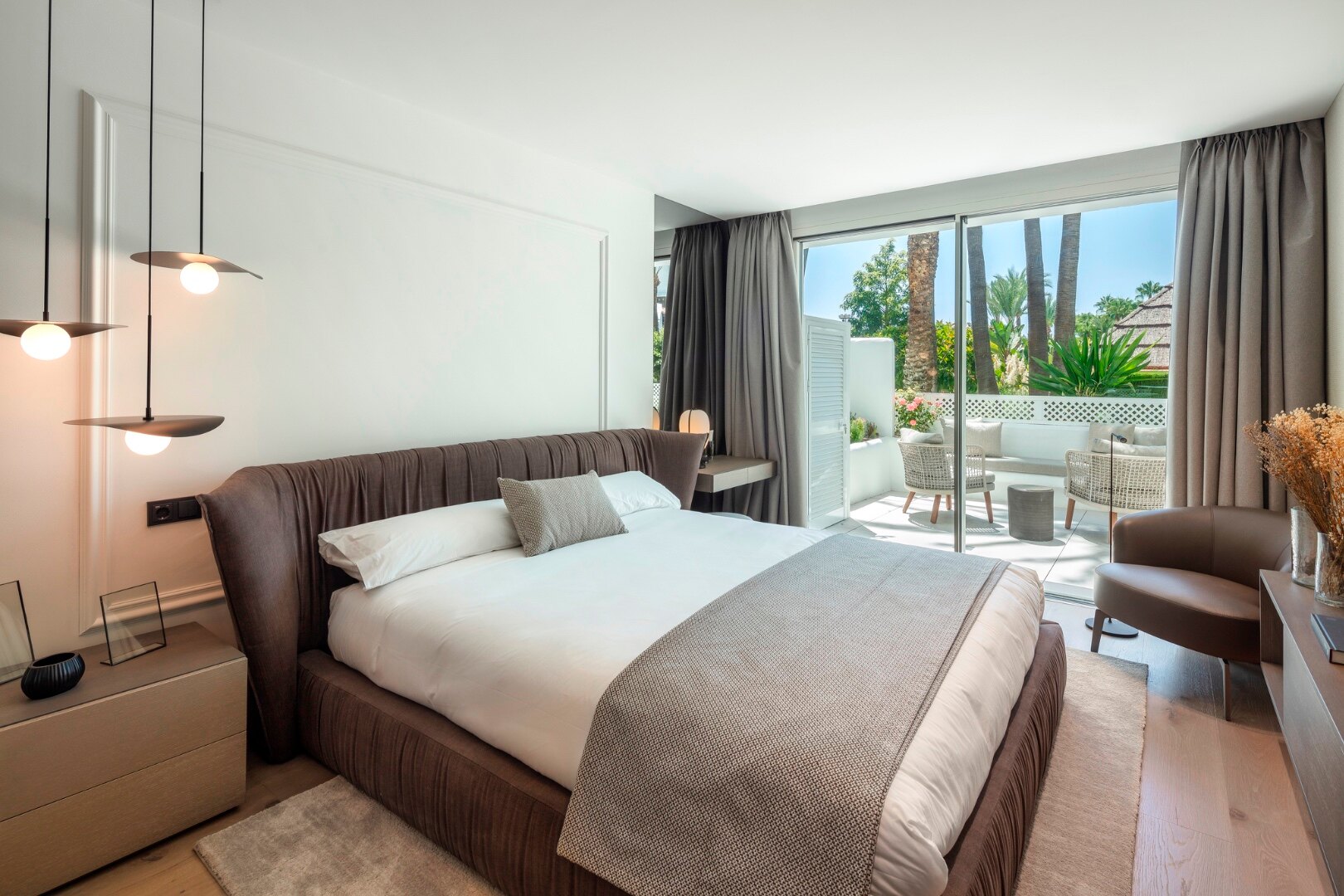 Contemporary beachside living at the Puente Romano