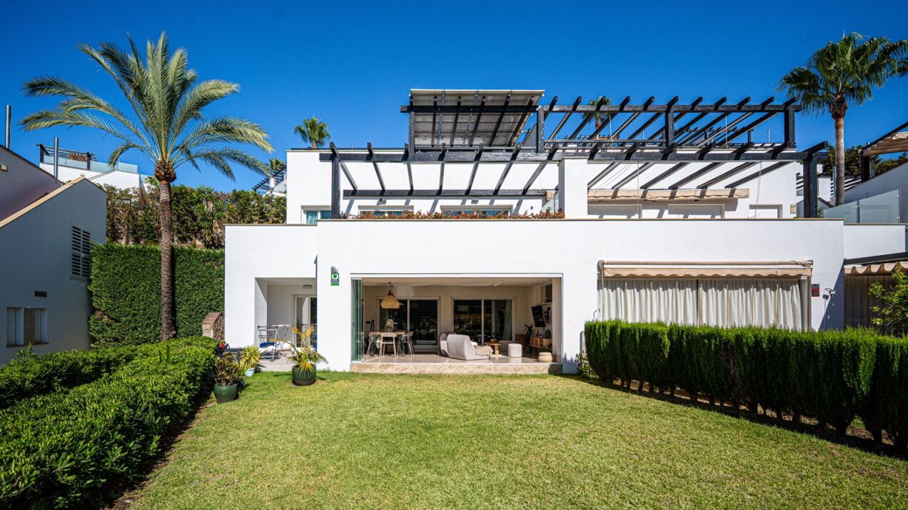Townhouse offers luxury Mediterranean living in Marbella