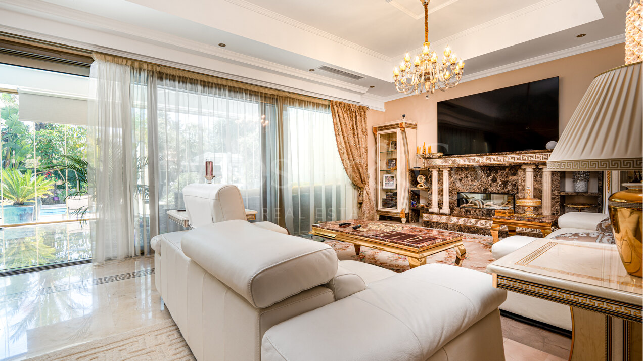 Villa Veliko - Beachside Elegance, The Golden Mile