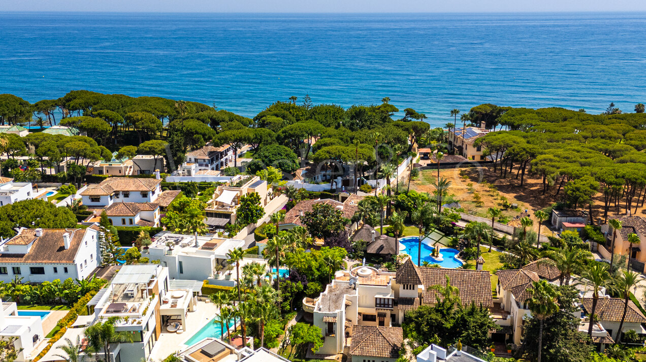 Villa Veliko - Beachside Elegance, The Golden Mile