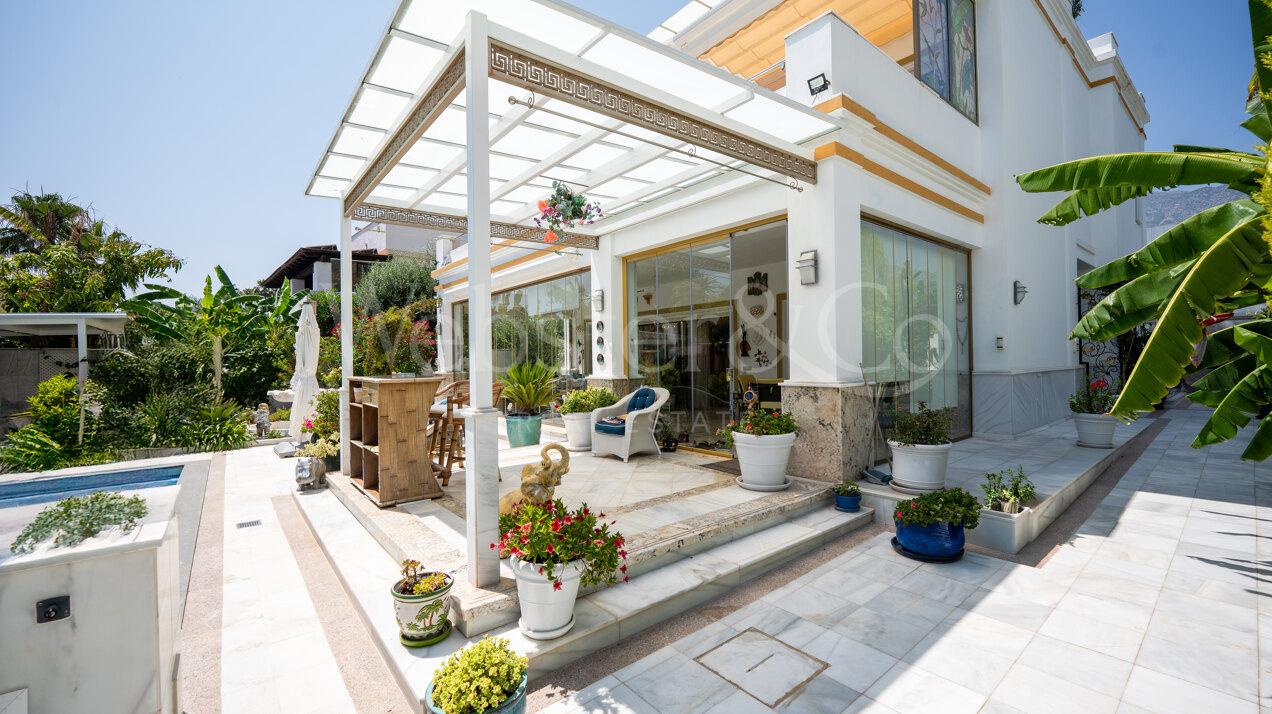 Villa Veliko - Beachside Elegance, The Golden Mile