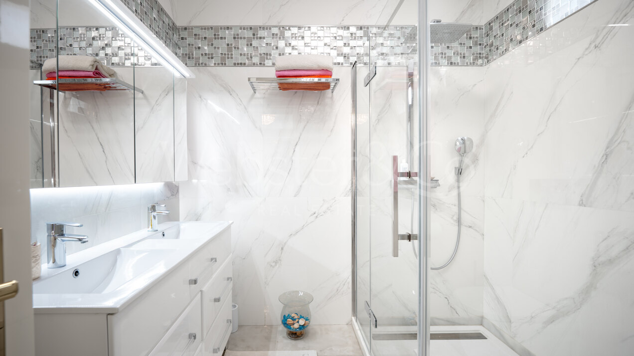 Villa Veliko - Beachside Elegance, The Golden Mile