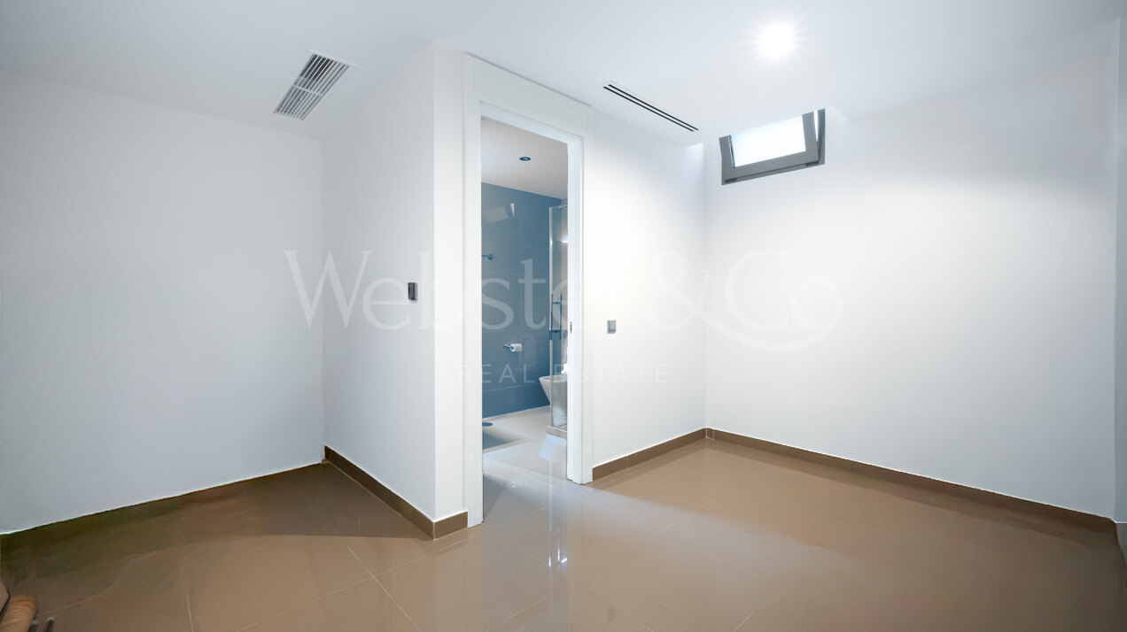 Villa Veliko - Beachside Elegance, The Golden Mile