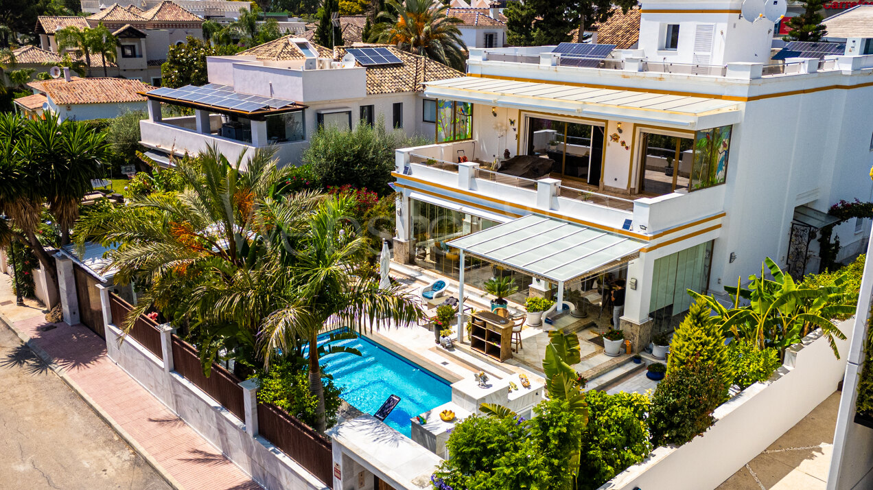 Villa Veliko - Beachside Elegance, The Golden Mile