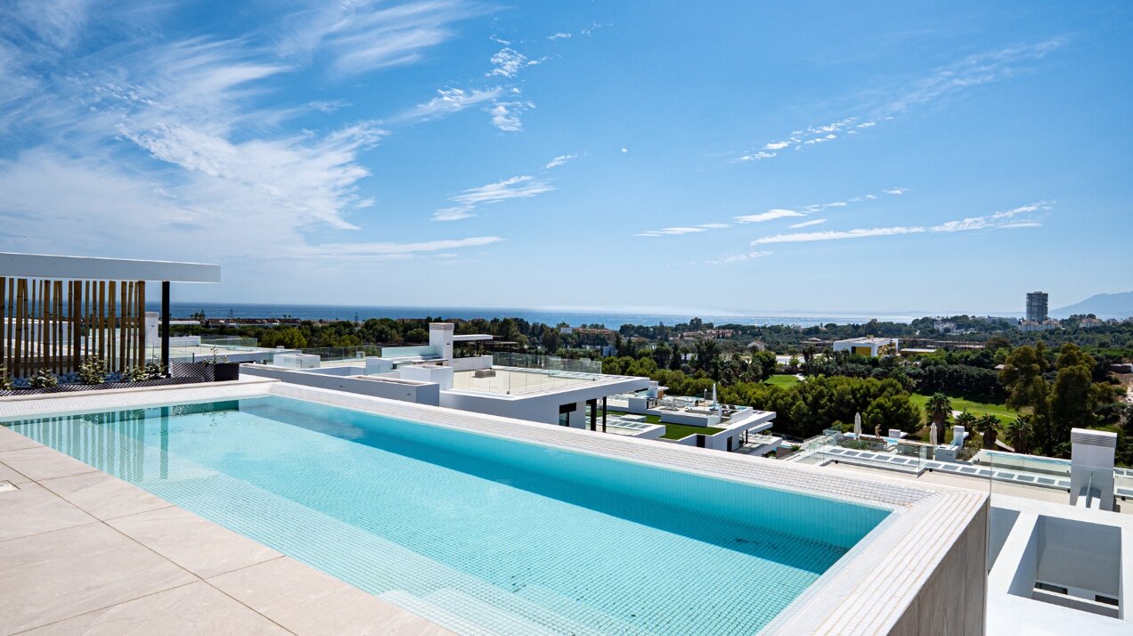 New, modern and light-filled duplex penthouse