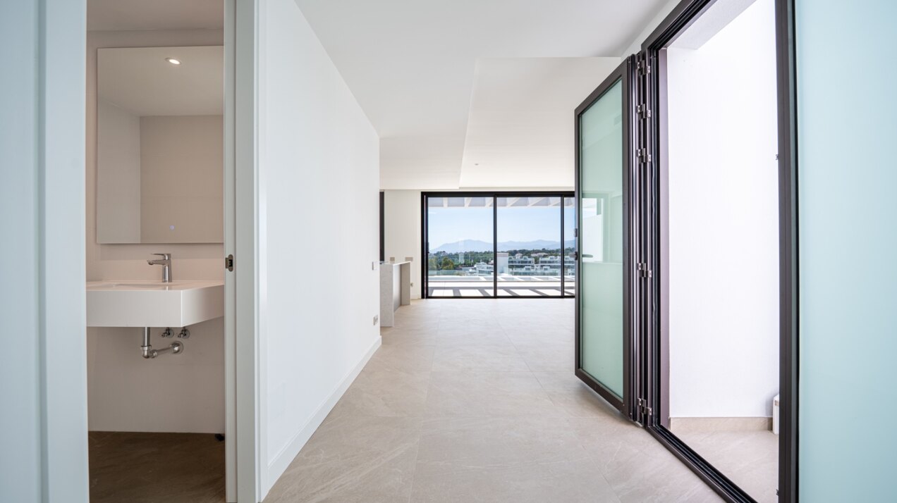 New, modern and light-filled duplex penthouse