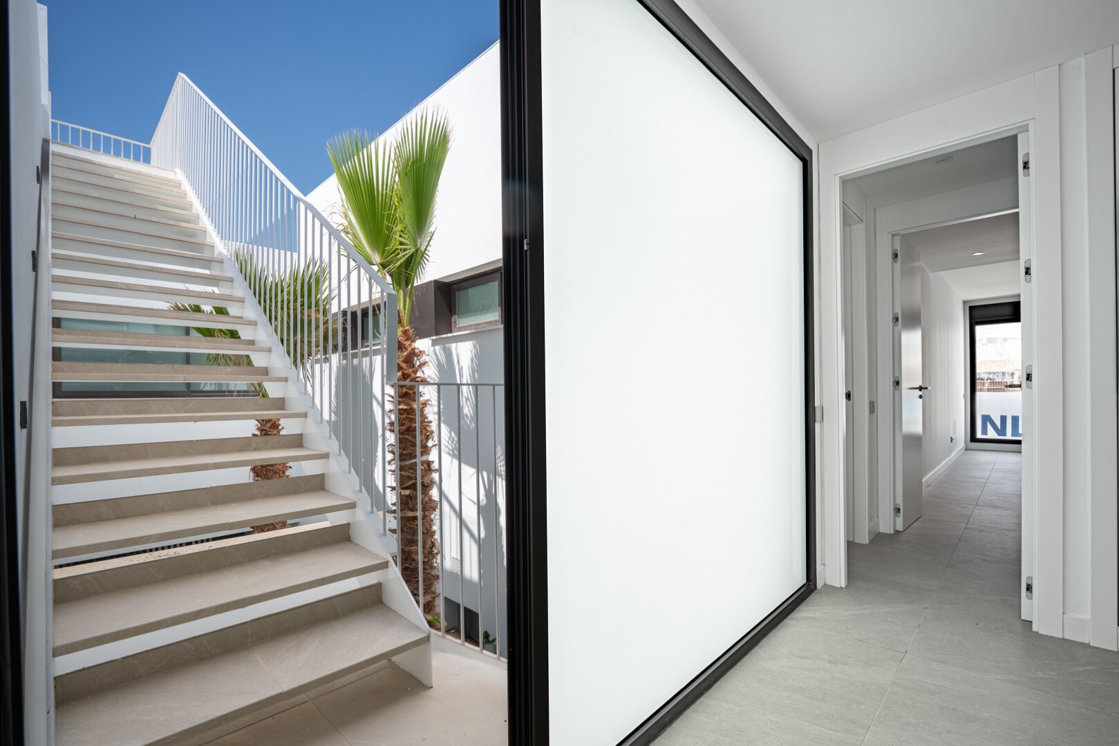 New, modern and light-filled duplex penthouse