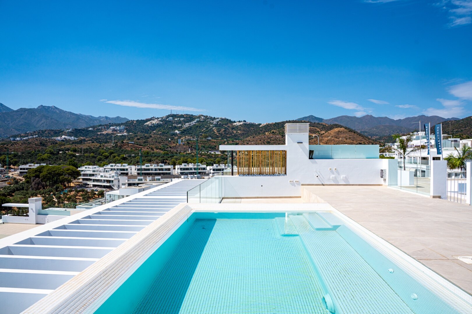 New, modern and light-filled duplex penthouse