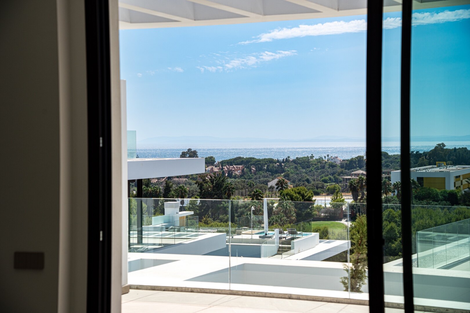 New, modern and light-filled duplex penthouse