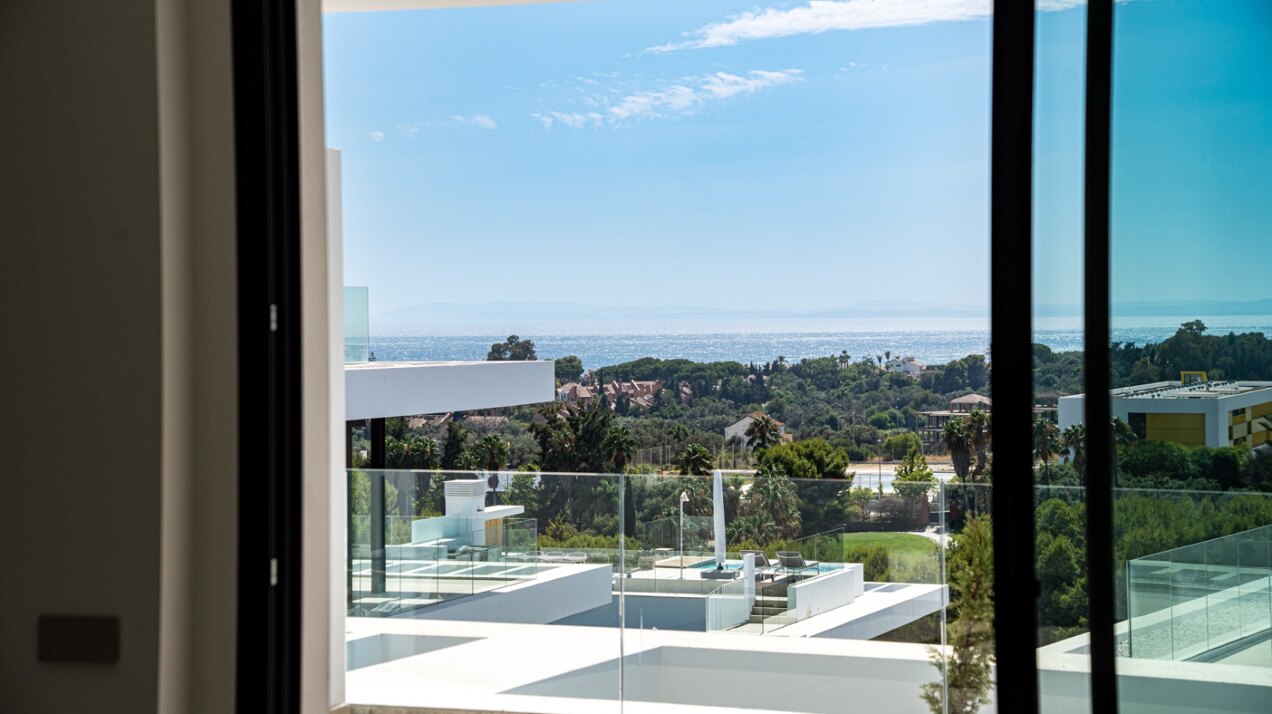 New, modern and light-filled duplex penthouse