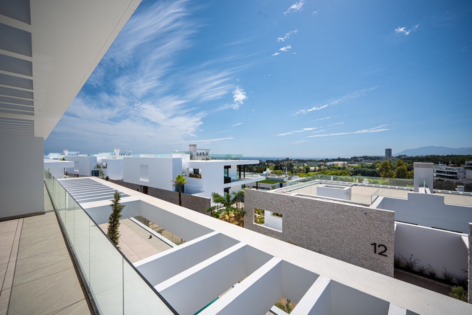 New, modern and light-filled duplex penthouse