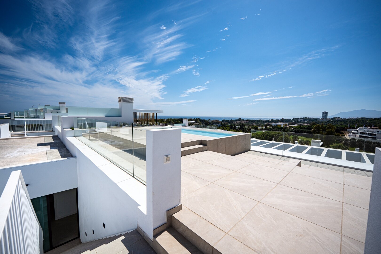 New, modern and light-filled duplex penthouse