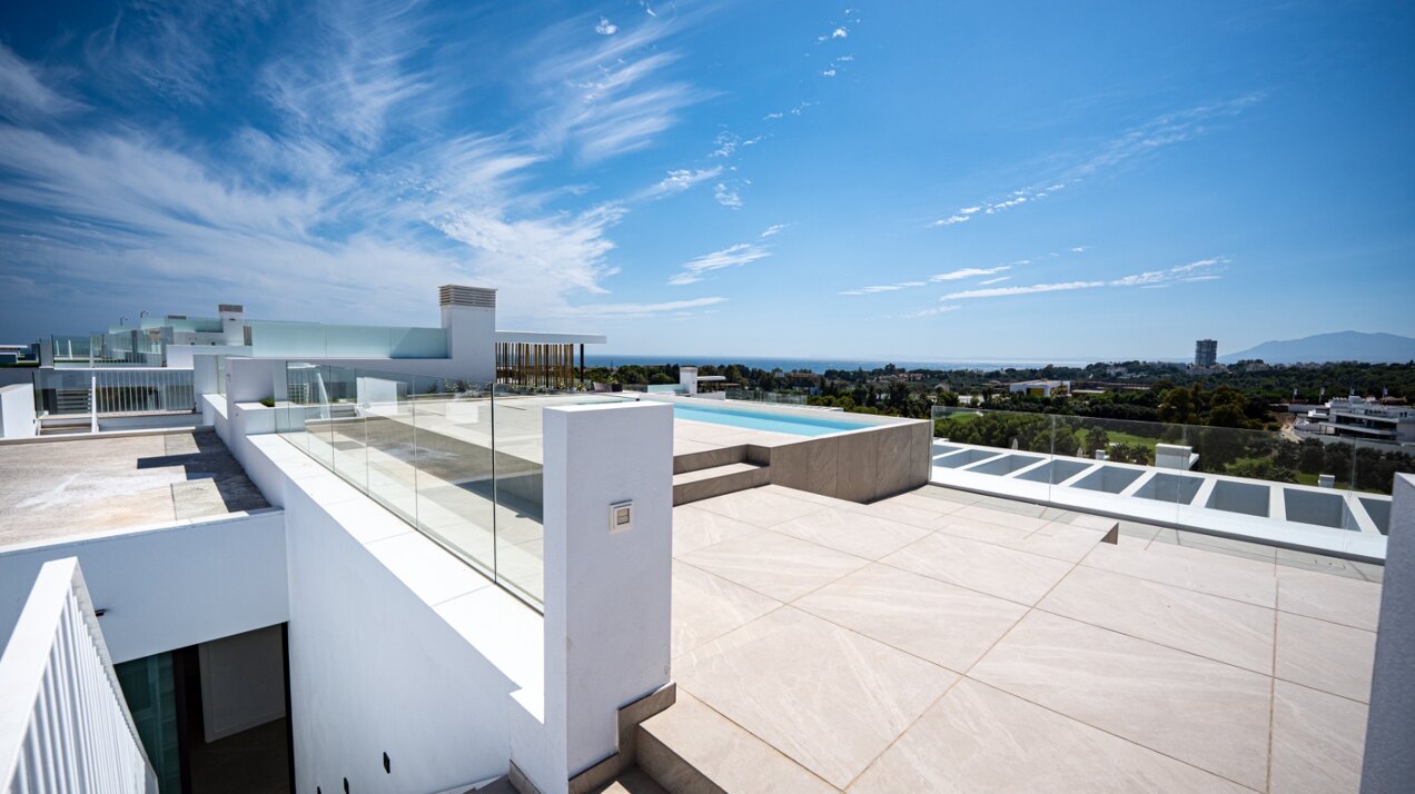 New, modern and light-filled duplex penthouse