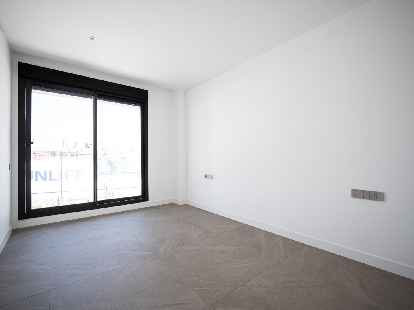 New, modern and light-filled duplex penthouse