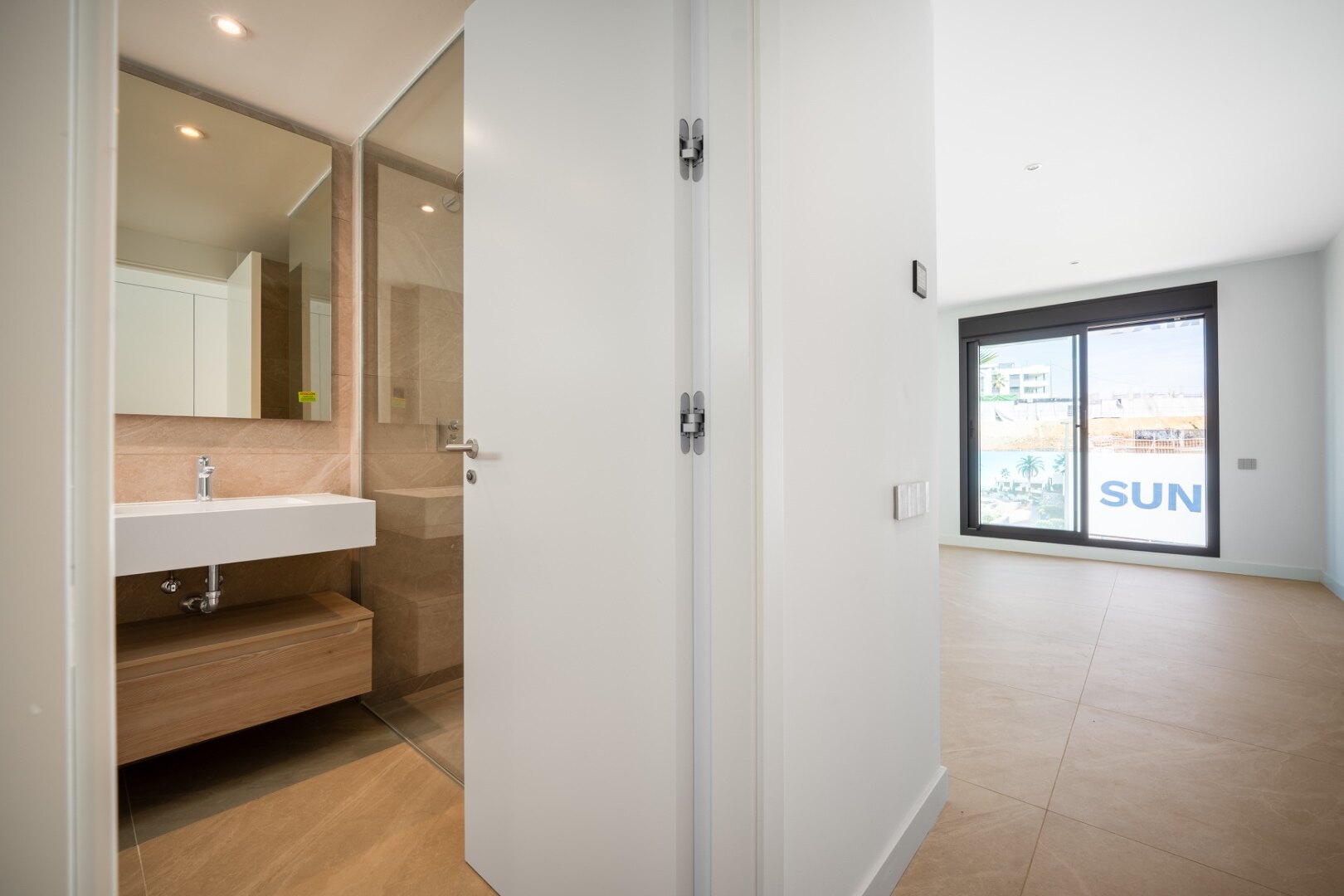 New, modern and light-filled duplex penthouse