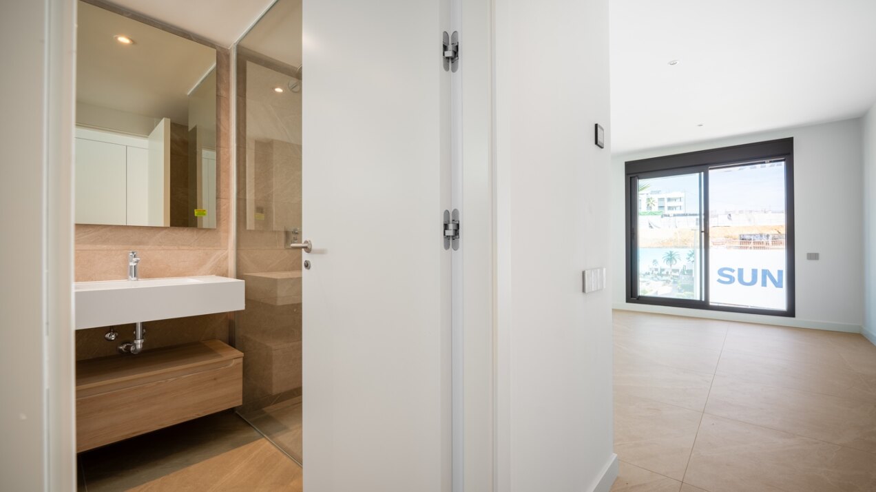 New, modern and light-filled duplex penthouse