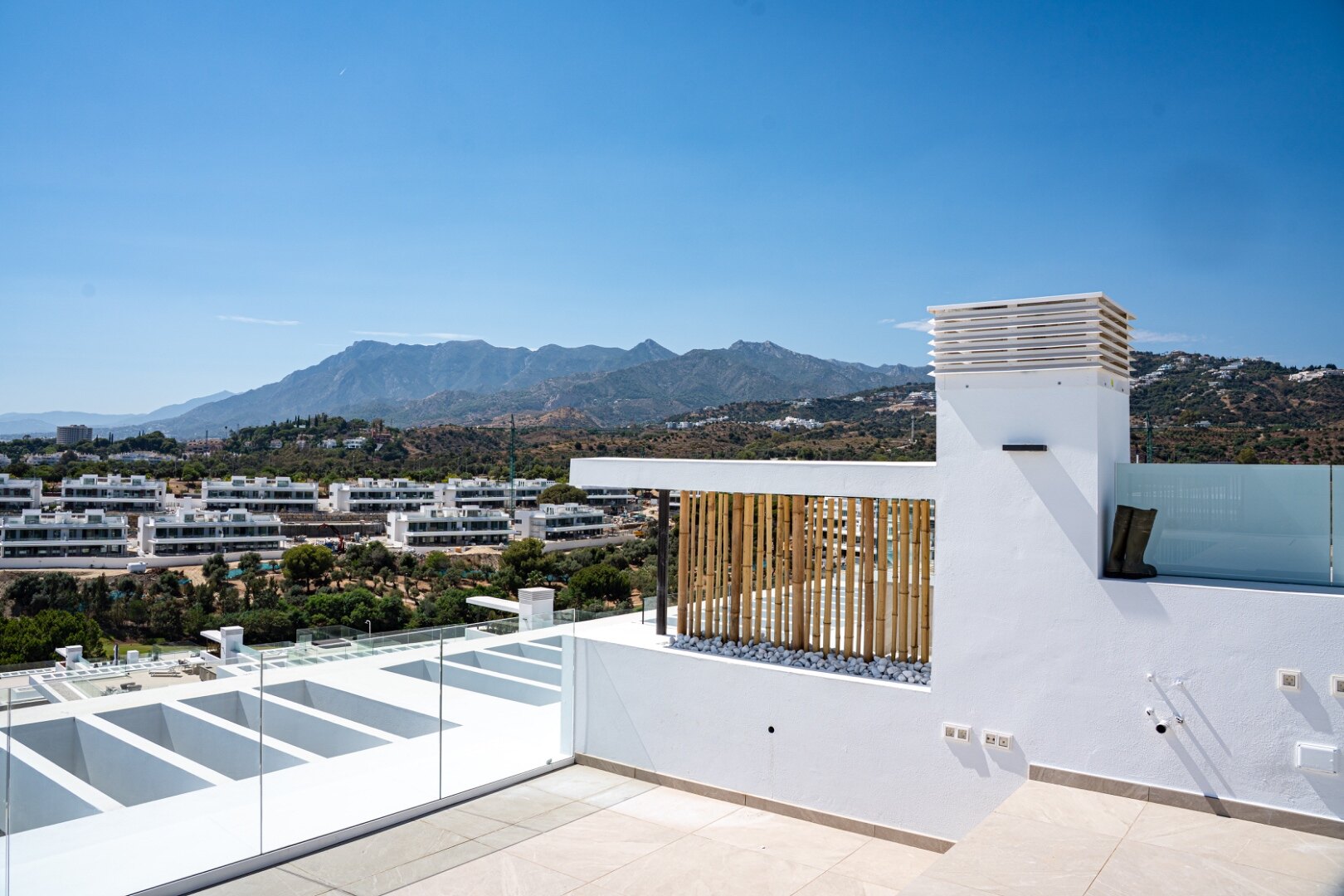 New, modern and light-filled duplex penthouse